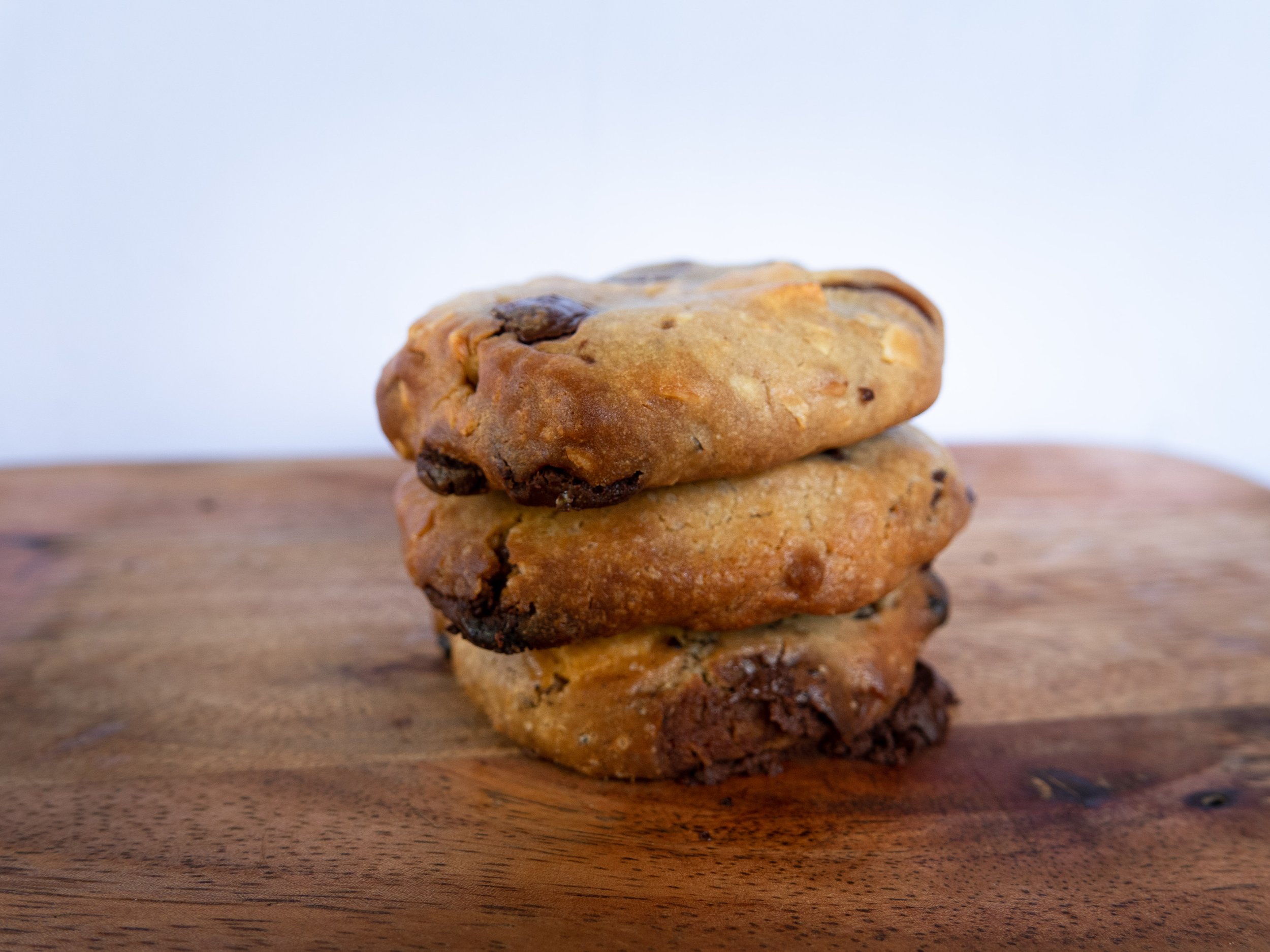 Irresistible crunchy on the outside and melty on the inside cookie.